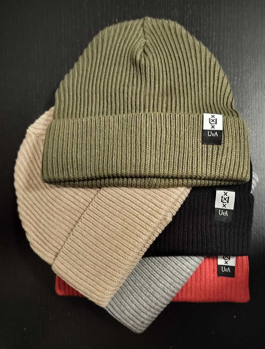 Beanie uniseks met de UvA tag in meerdere kleuren