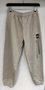 Sweatpants uniseks met het  Universiteit van Amsterdam logo desert dust